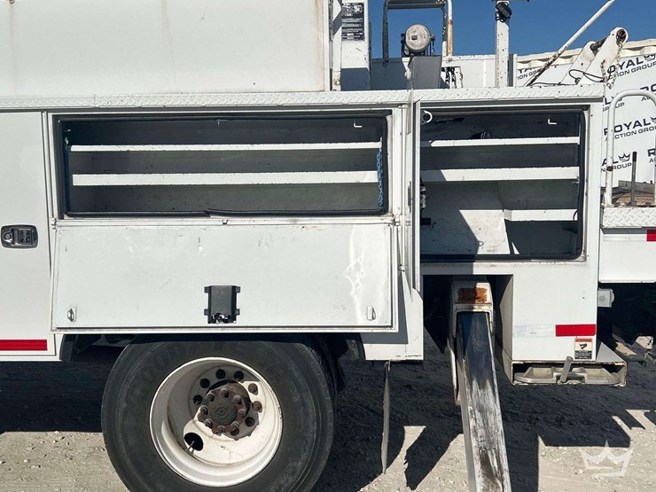 bucket-truck-image-18