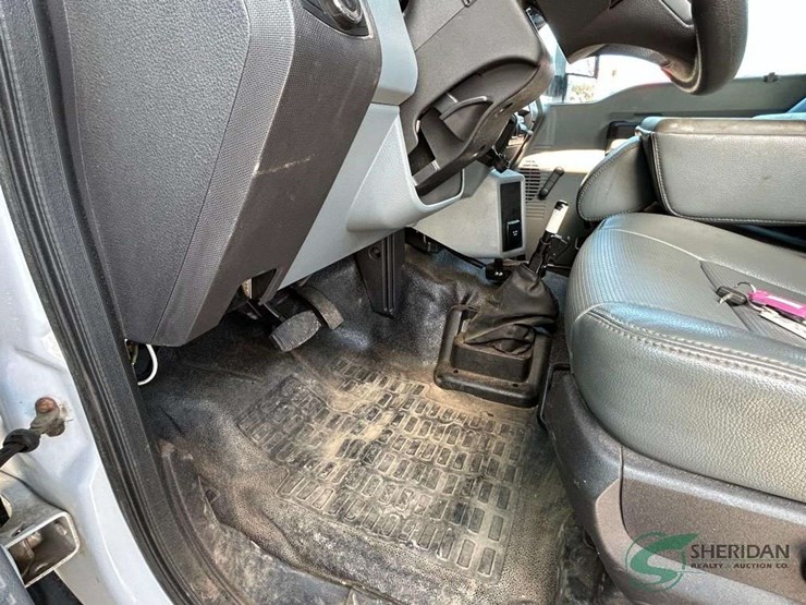 2021-ford-f750-image-28