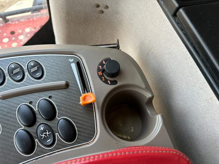 #38416-•-2016-case-axial-flow-8240-prwd-combine-yfg230343-image-90