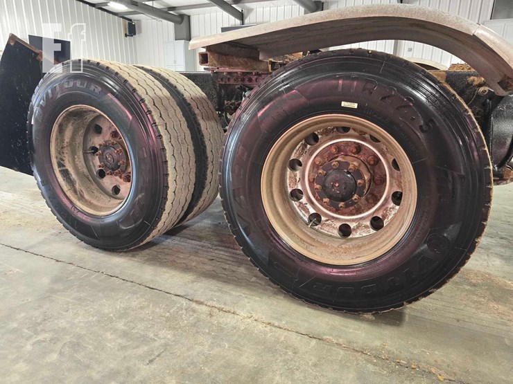 2016-freightliner-cascadia-113-image-24