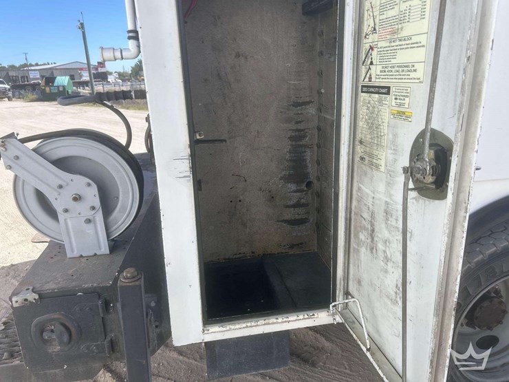 2016-ford-f550-image-24