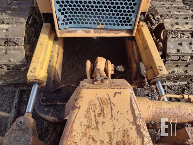 komatsu-d31a-17-image-15