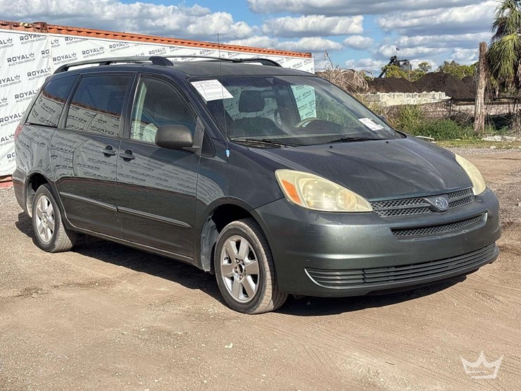 2005-toyota-sienna-image-2