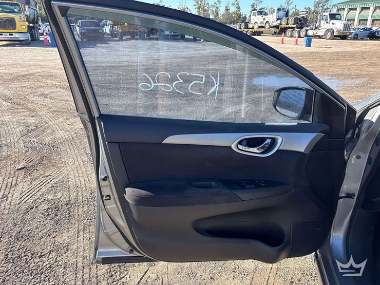 2013-nissan-sentra-sedan-image-11