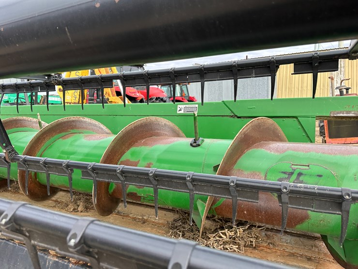 2013-john-deere-635f-image-32