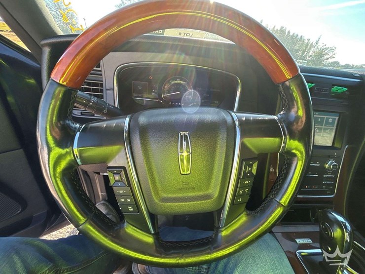 2016-lincoln-navigator-image-13