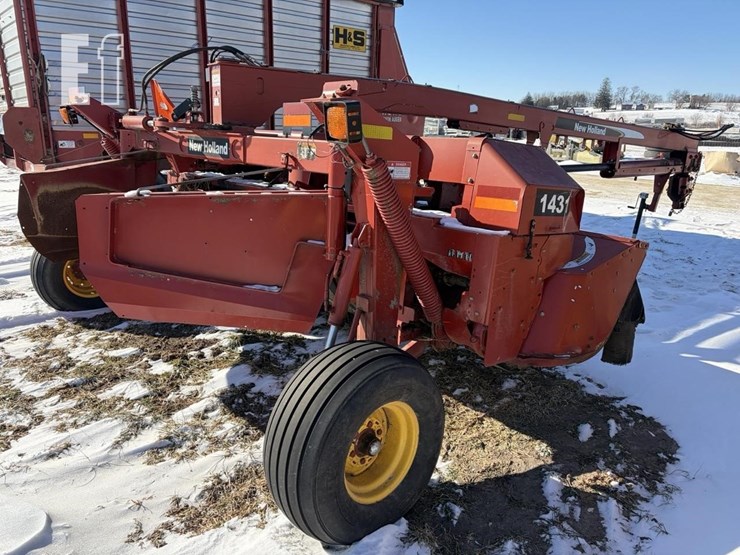 new-holland-1431-image-3