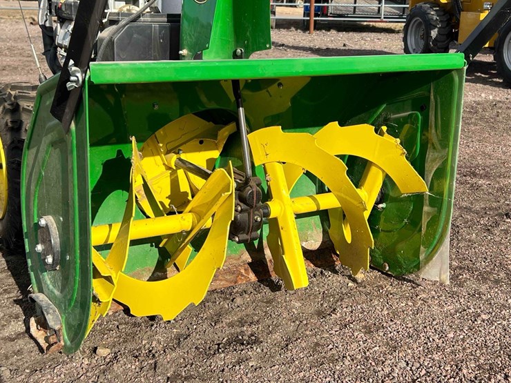 john-deere-1330se-snowblower-image-8