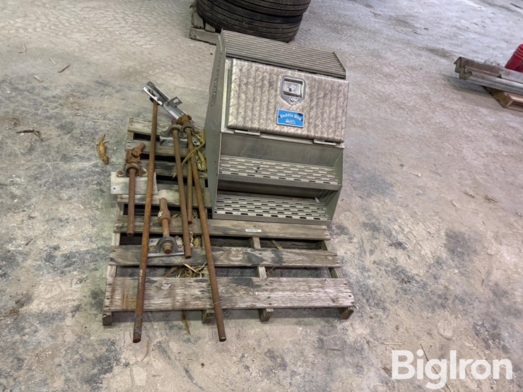 merritt-saddle-box-aluminum-truck-boot-box-&-drive-lines-image-2