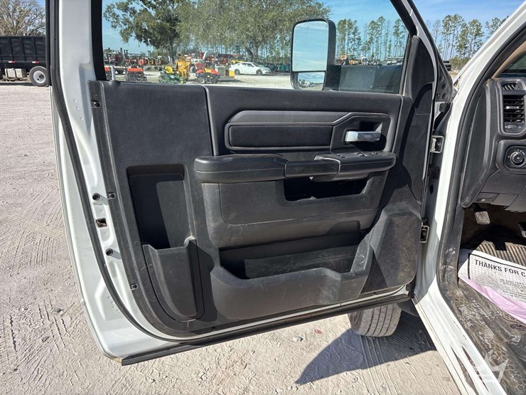 2019-ram-4500-4x4-s/a-dump-truck-image-24