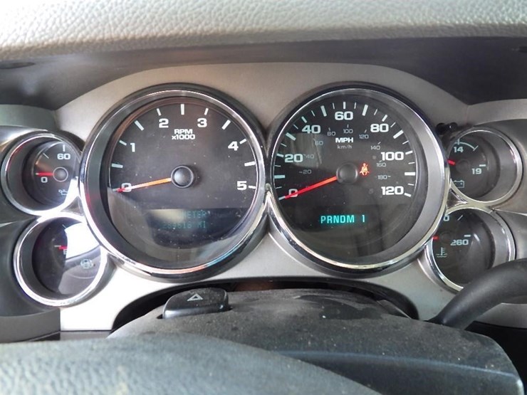 2012-chevrolet-3500-image-24