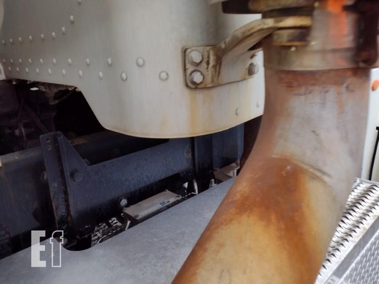 2008-peterbilt-365-image-41