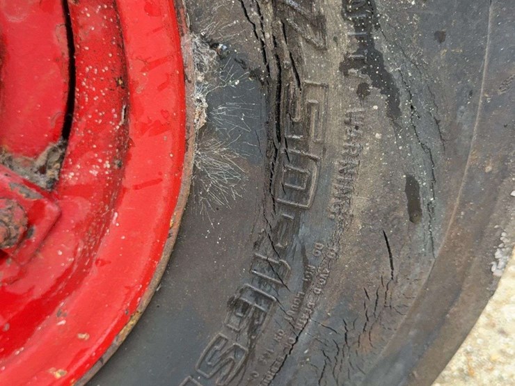 minneapolis-moline-335-image-33