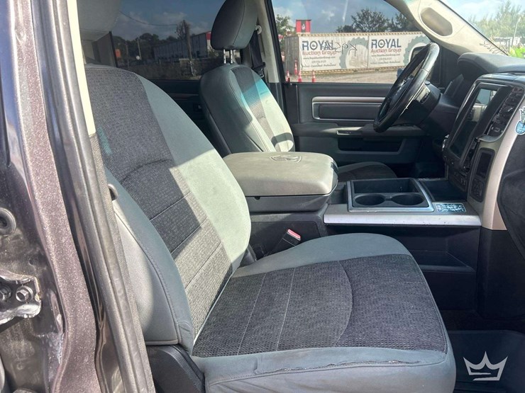 2014-dodge-1500-image-27