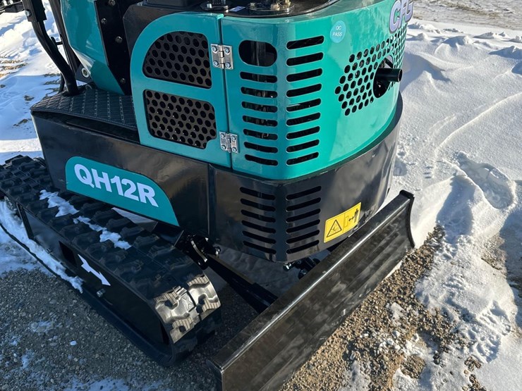 3356---qh12r-mini-excavator-image-3