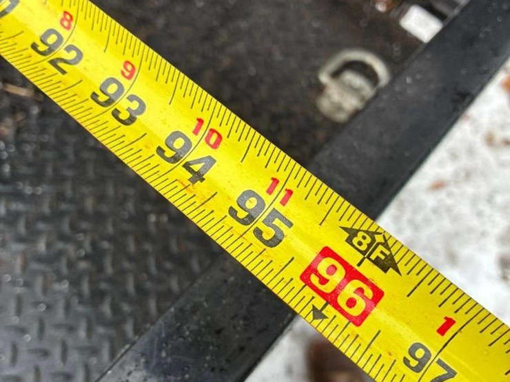 2023-isuzu-npr-image-11