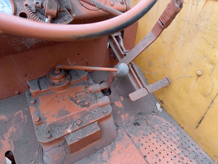 minneapolis-moline-g706-image-8