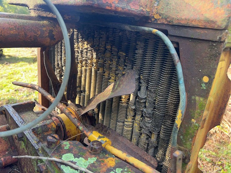 caterpillar-thirty-image-13