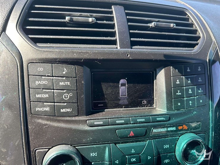 2016-ford-explorer-image-17