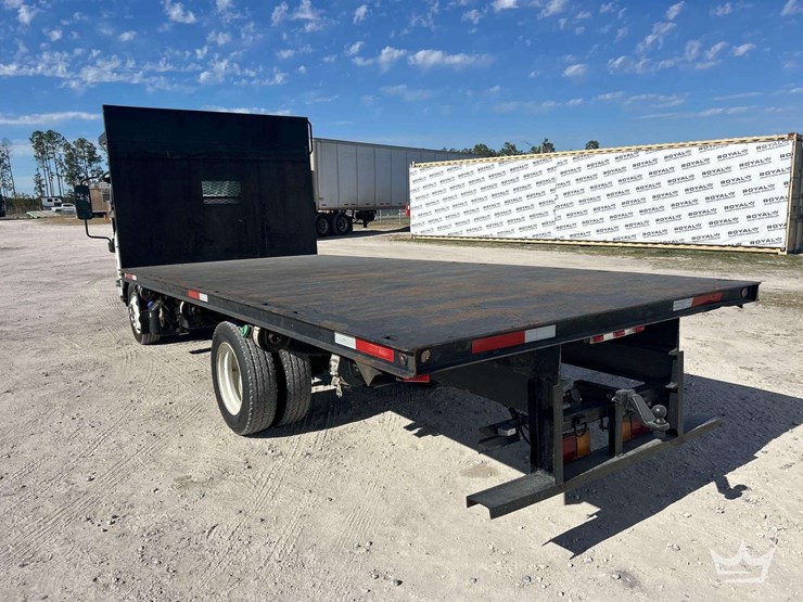 2016-isuzu-nrr-image-4