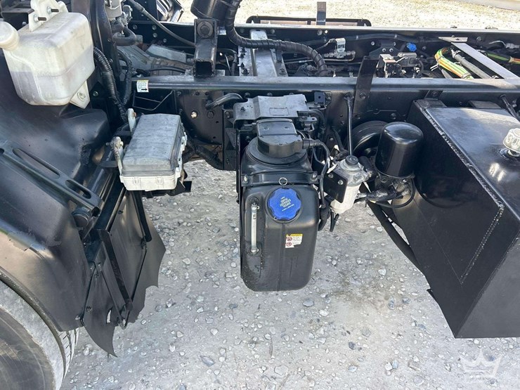 2018-isuzu-ftr-image-16