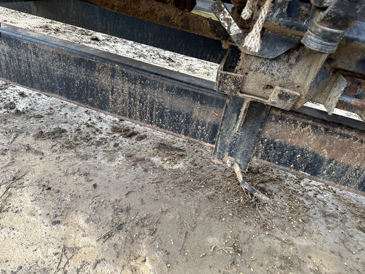 #38417-•-head-hauler-dl-37-37'-header-wagon-image-22