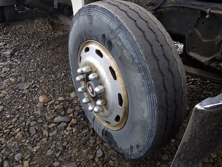 1990-peterbilt-379-image-18