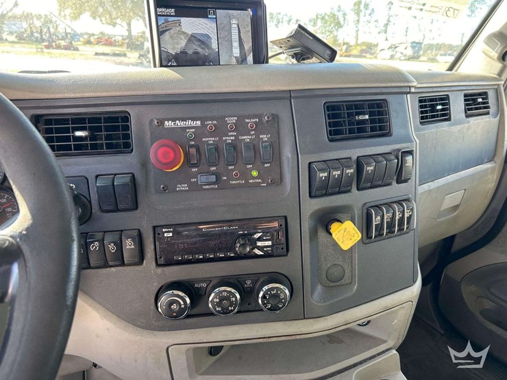 2020-peterbilt-567-image-17