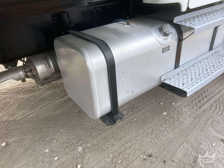 2019-freightliner-m2-106-image-18