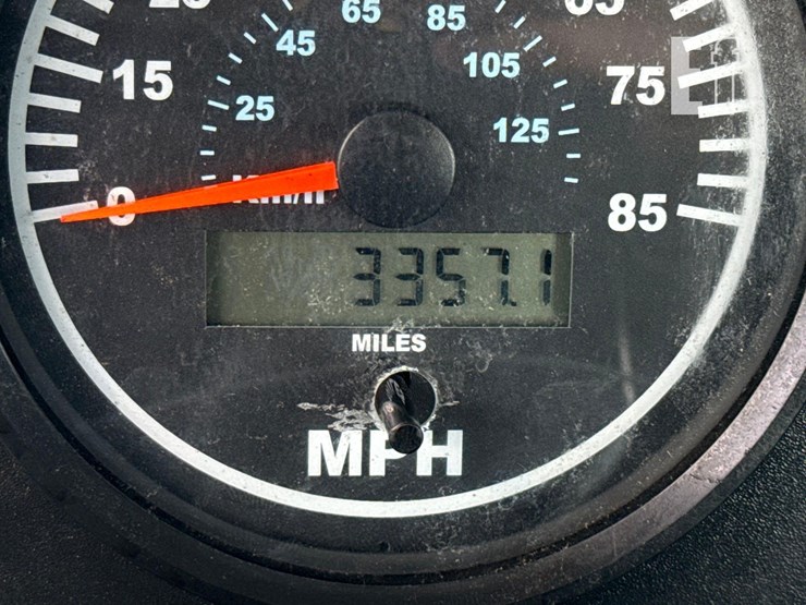 2000-mack-ch613-image-41