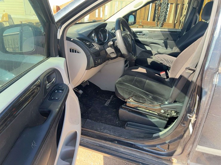 2013-dodge-grand-caravan-se-image-17