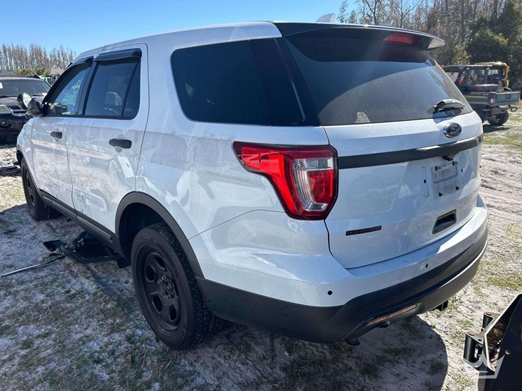 2017-ford-explorer-image-4