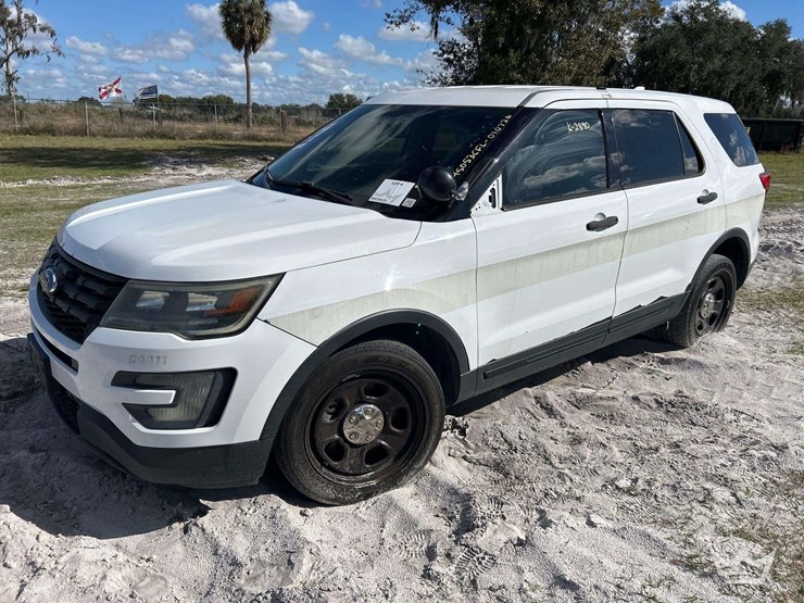 2017-ford-explorer-image-1