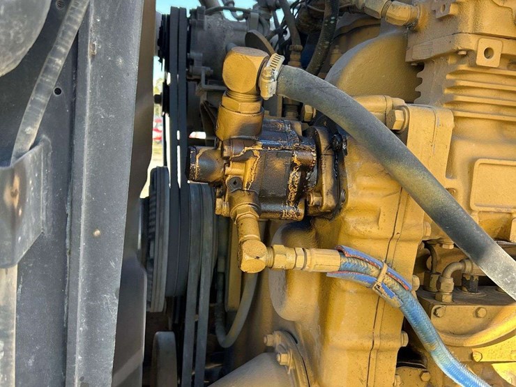 1995-peterbilt-379-image-9