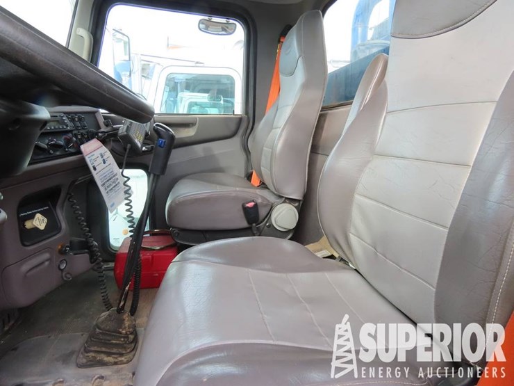 2011-peterbilt-367-image-10