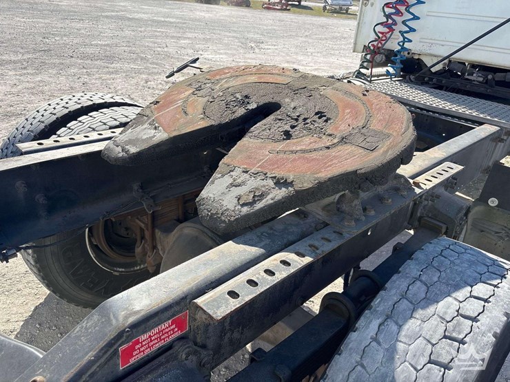 2006-volvo-vnm-image-11