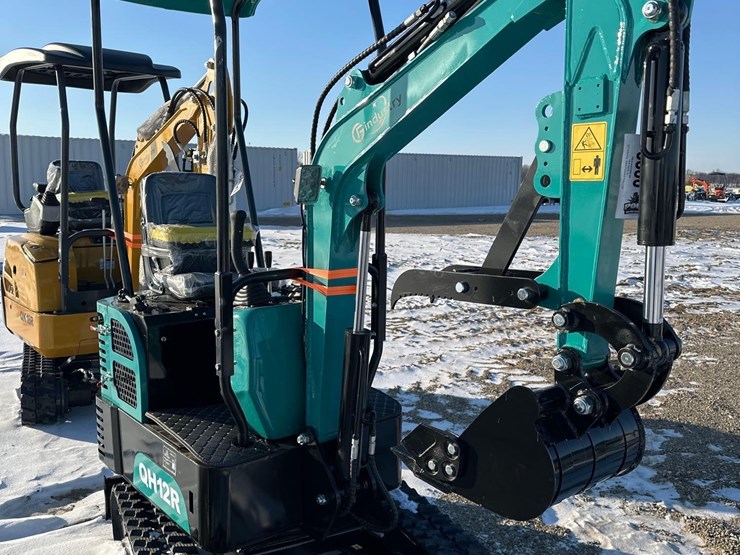 3356---qh12r-mini-excavator-image-1