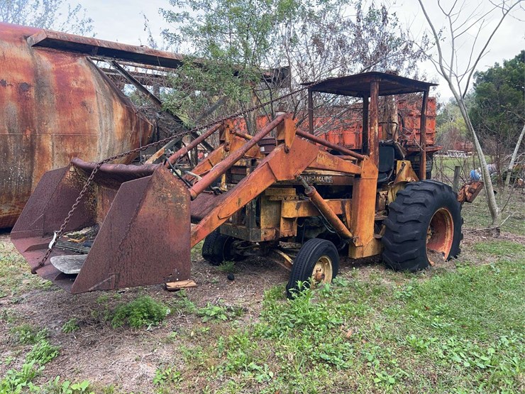 minneapolis-moline-diesel-backhoe-image-1