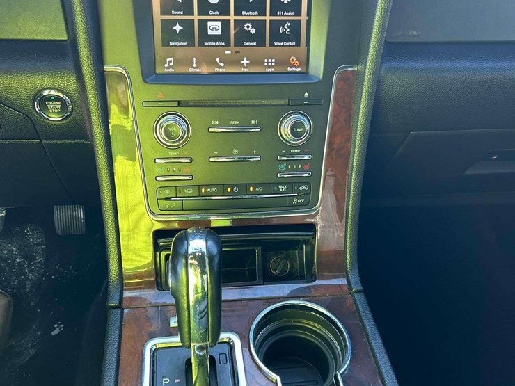 2016-lincoln-navigator-image-16