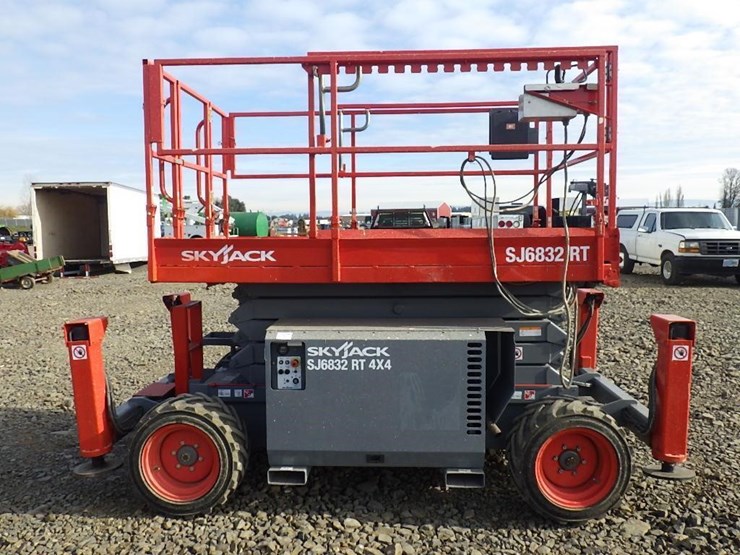 skyjack-sj6832rt-image-4