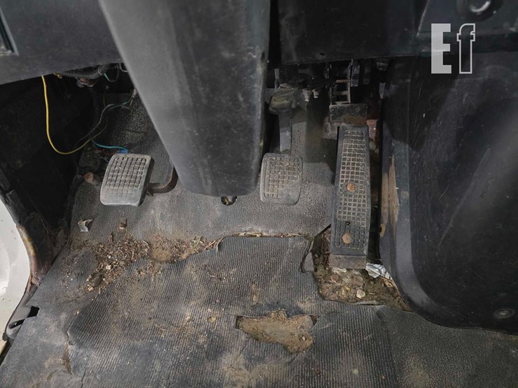 1995-ford-la9000-image-11