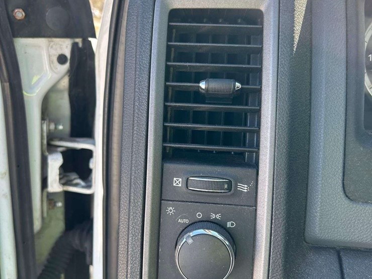 2012-dodge-2500-image-17