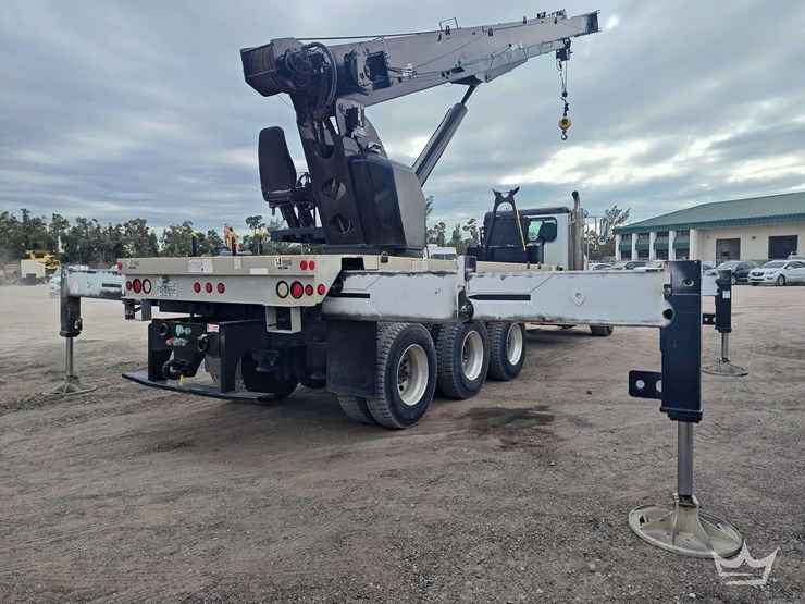 2011-peterbilt-365-image-3