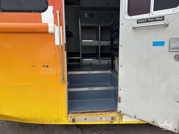 2002-blue-bird-f131612-bus-image-42