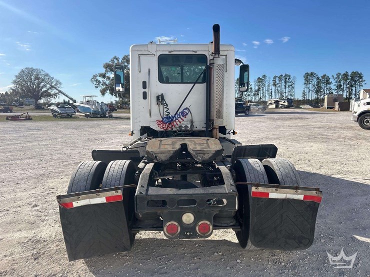2007-freightliner-columbia-120-image-25