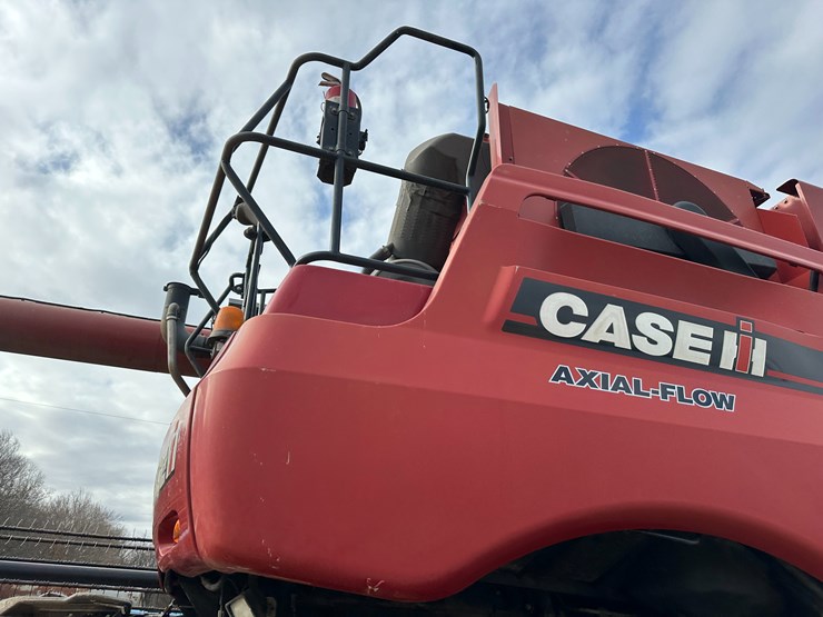 #38416-•-2016-case-axial-flow-8240-prwd-combine-yfg230343-image-26