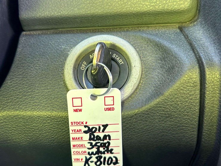 2017-dodge-3500-image-30