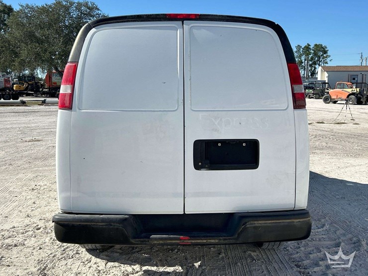 2017-chevrolet-express-2500-image-32