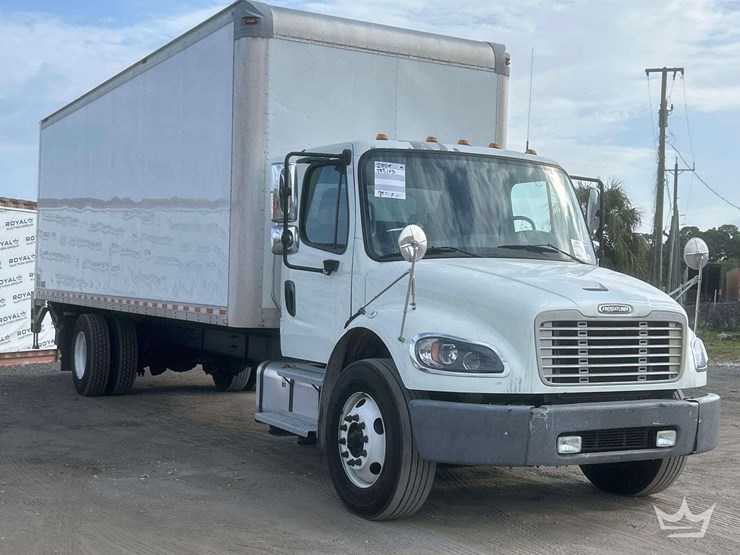 2019-freightliner-m2-106-image-2