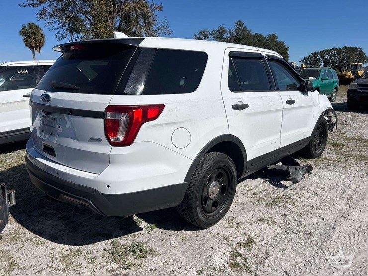 2017-ford-explorer-image-3